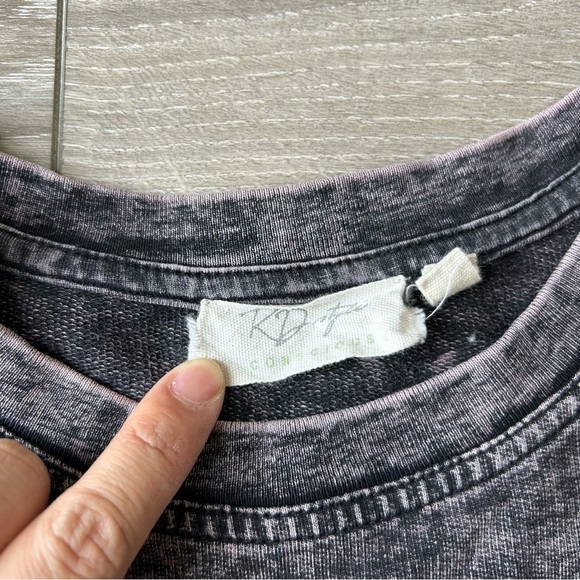 RD Style Acid Wash High Low Hem Relaxed  Fit Sweatshirt - Picture 7 of 15
